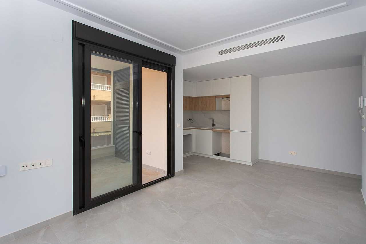 Apartment in Torrevieja – YC418291