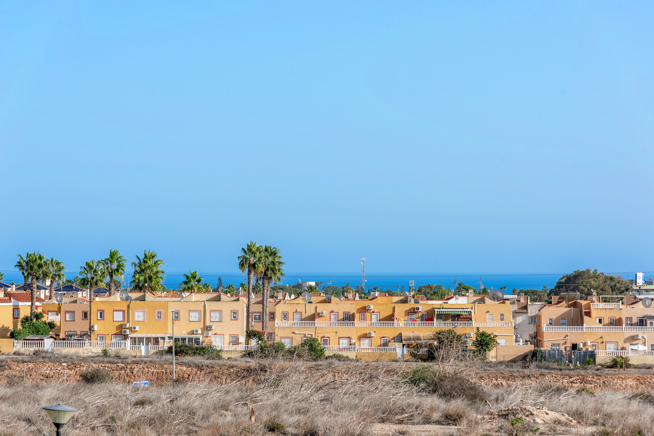 Apartment in Cabo Roig 40