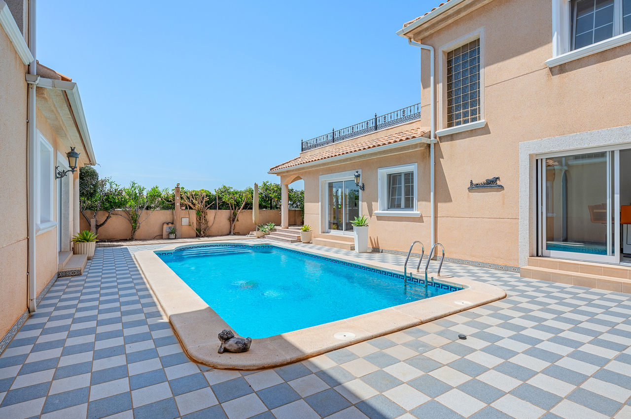 Villa in Torre de La Horadada – YC415198