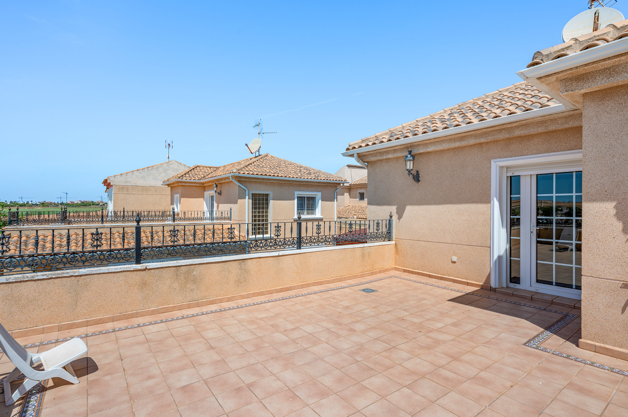 Villa in Torre de La Horadada – YC415198