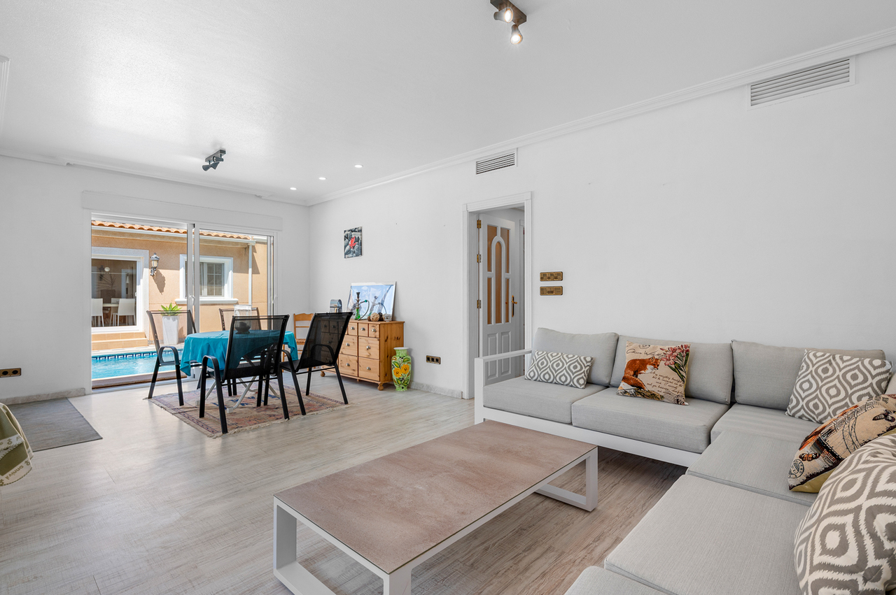 Villa in Torre de La Horadada – YC415198