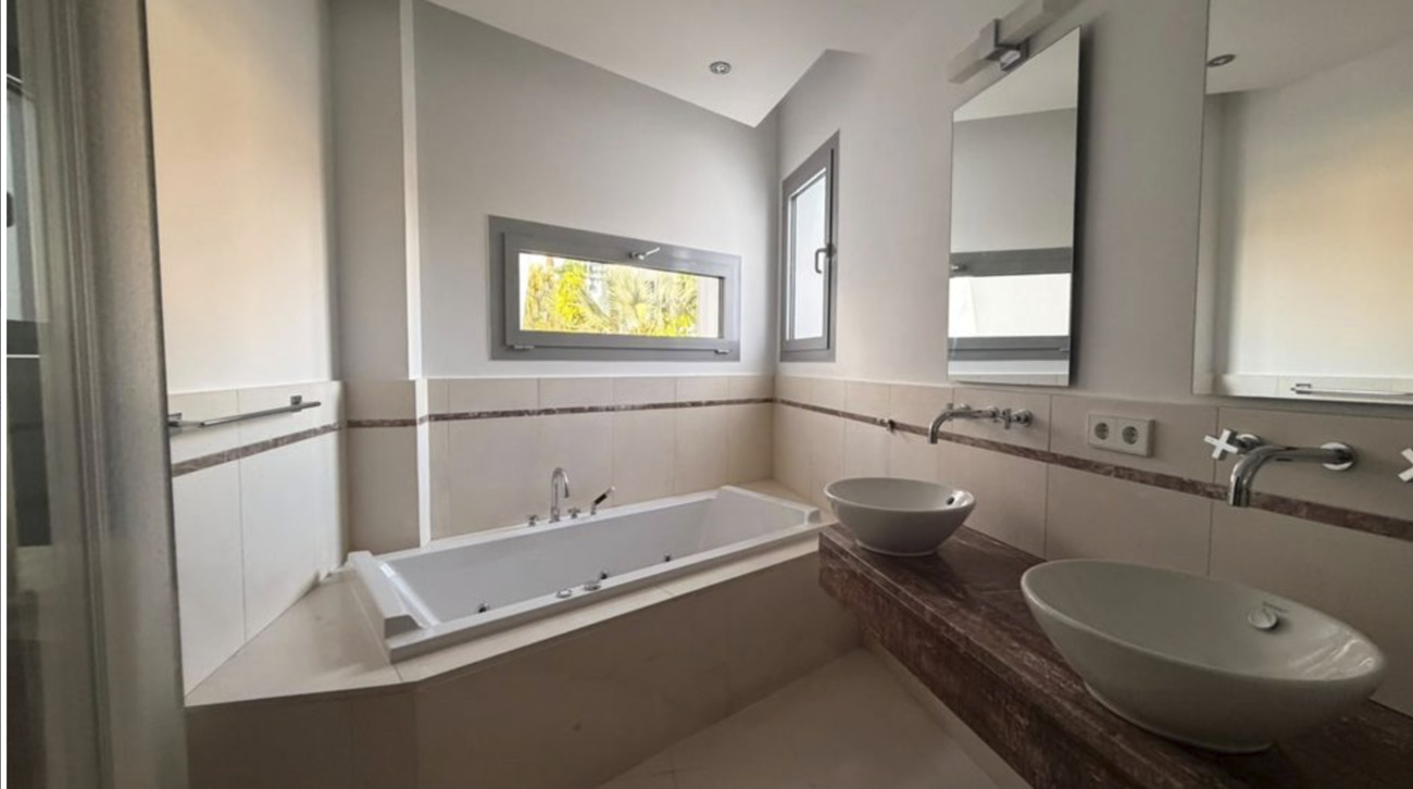 Villa in Marbella – YC798985