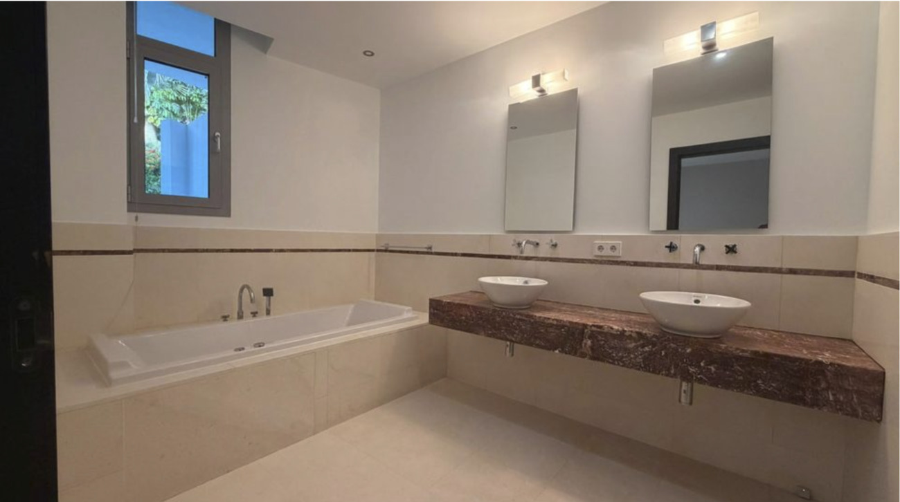 Villa in Marbella – YC798985