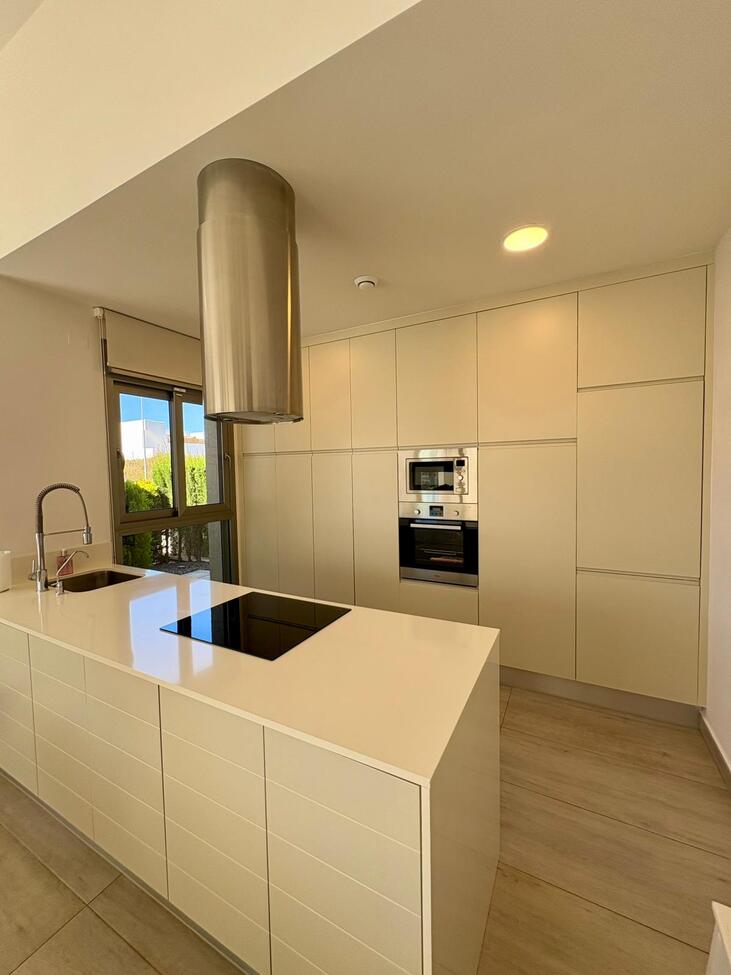 Vrijstaande villa te koop in Benijófar