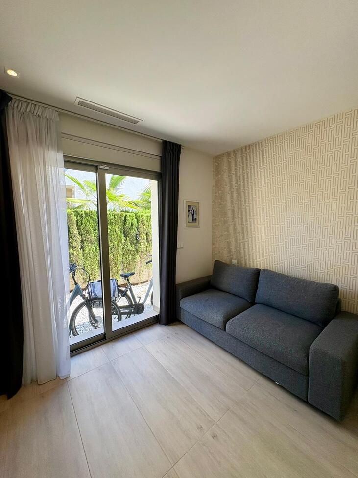 Vrijstaande villa te koop in Benijófar