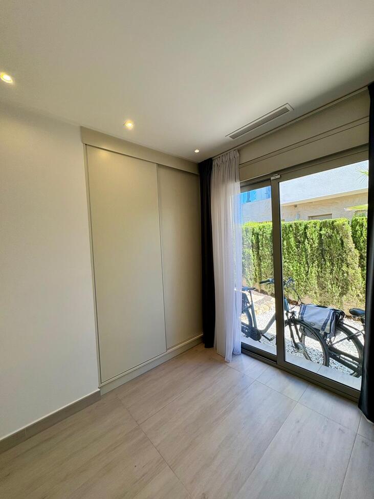 Vrijstaande villa te koop in Benijófar