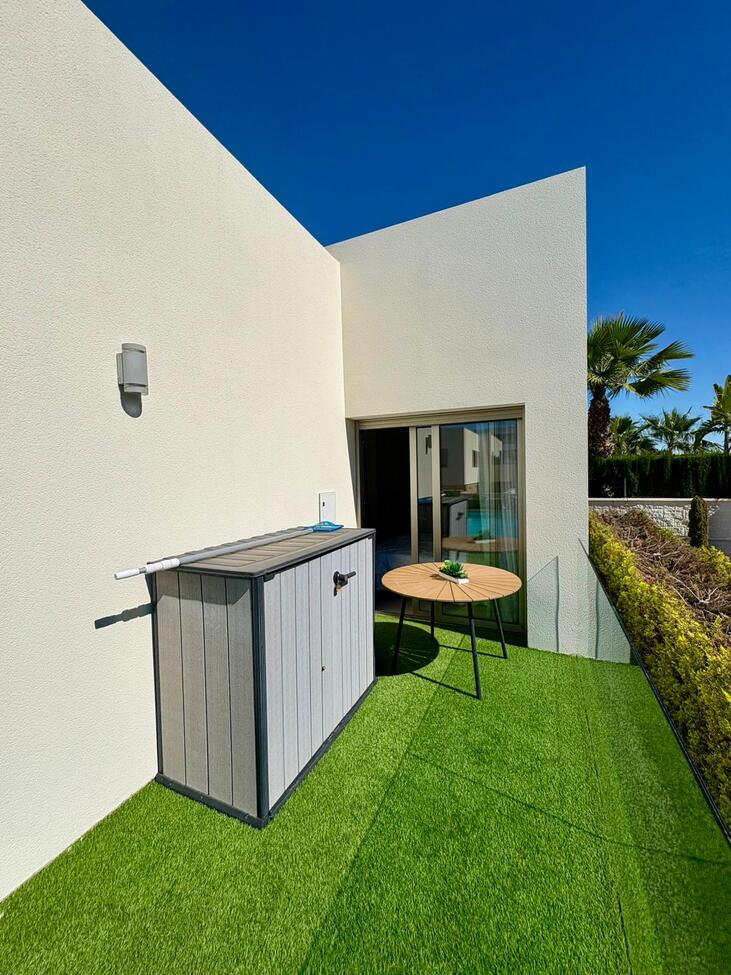 Vrijstaande villa te koop in Benijófar