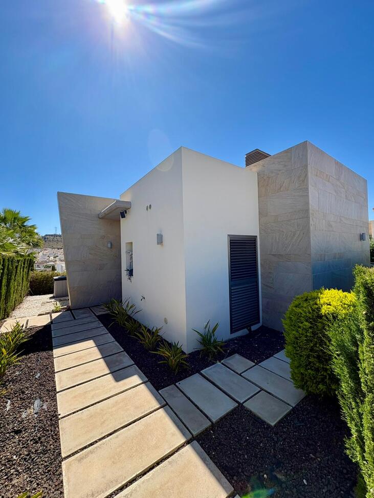 Vrijstaande villa te koop in Benijófar