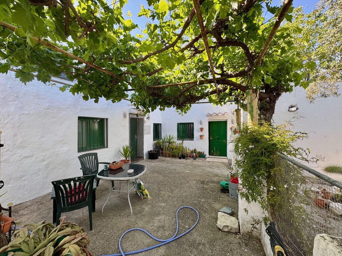 Villa for sale in Iznájar