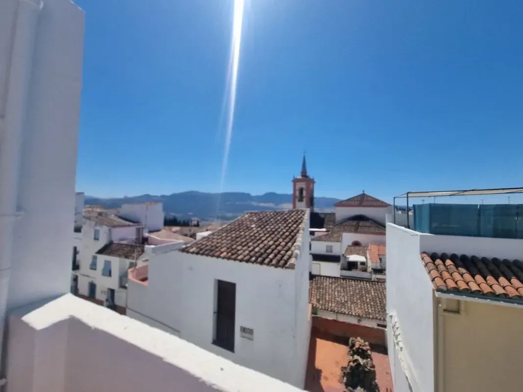 Halfvrijstaande woning te koop in Cortes de la Frontera