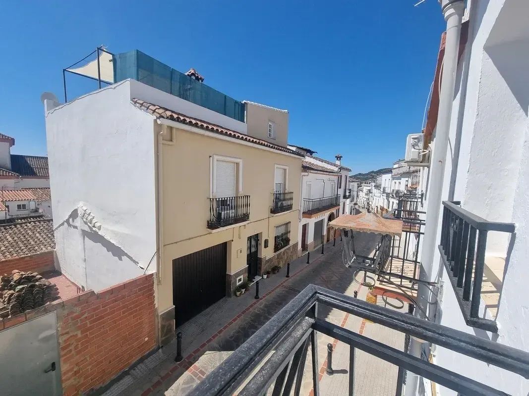 Halfvrijstaande woning te koop in Cortes de la Frontera