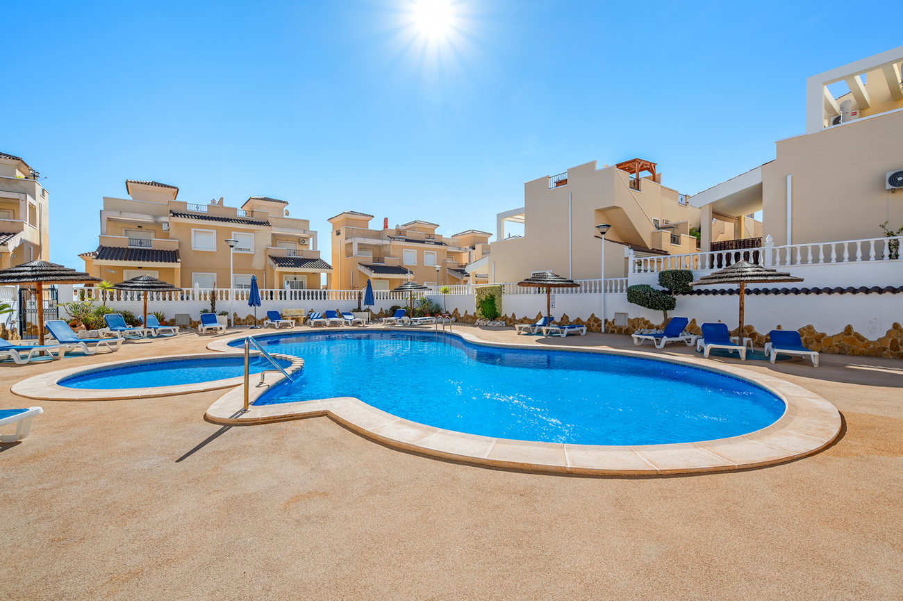 Town House in San Miguel de Salinas – YC787849