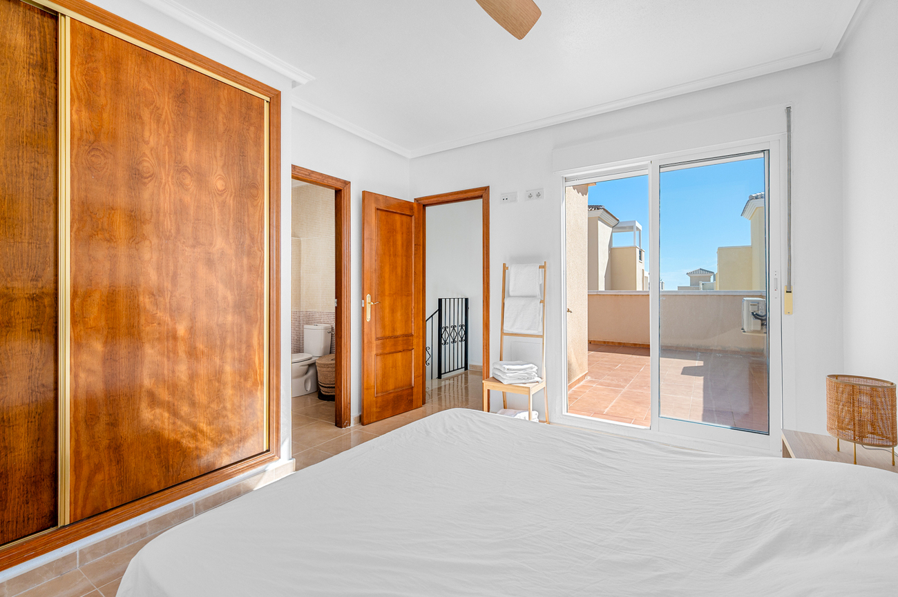 Town House in San Miguel de Salinas – YC787849