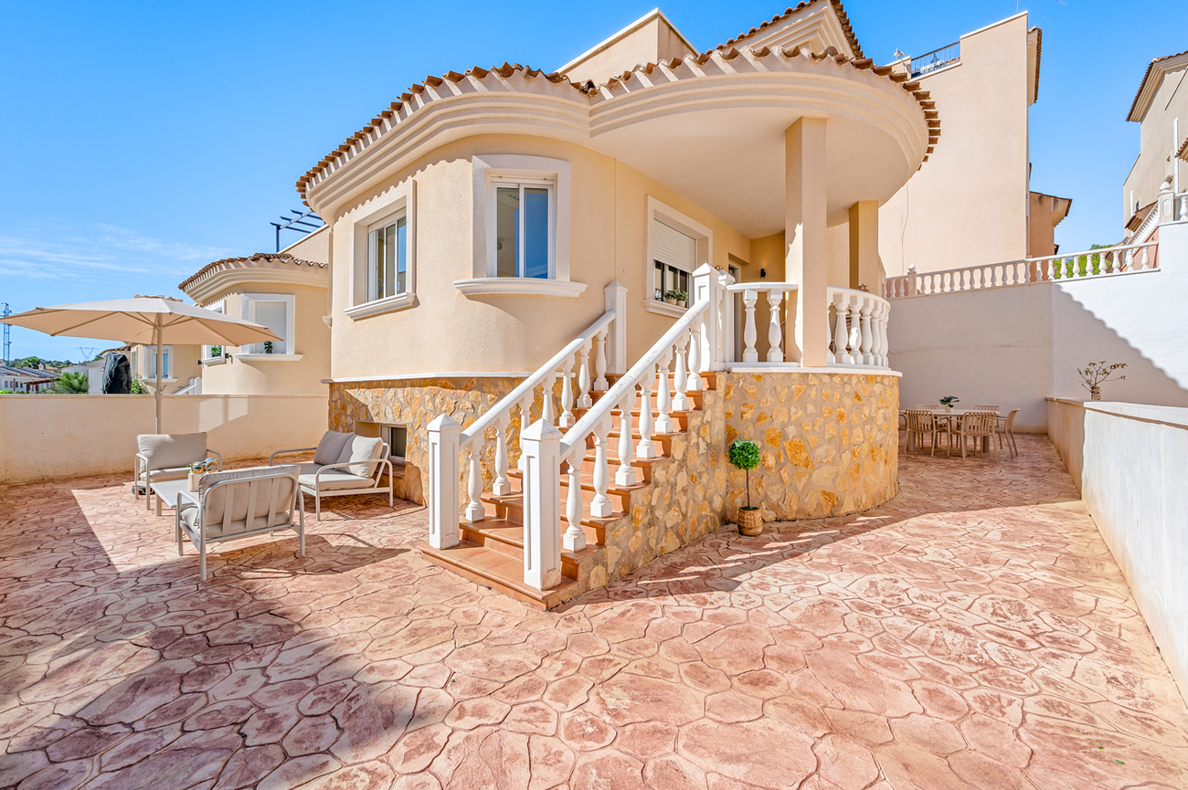 Town House in San Miguel de Salinas – YC787849