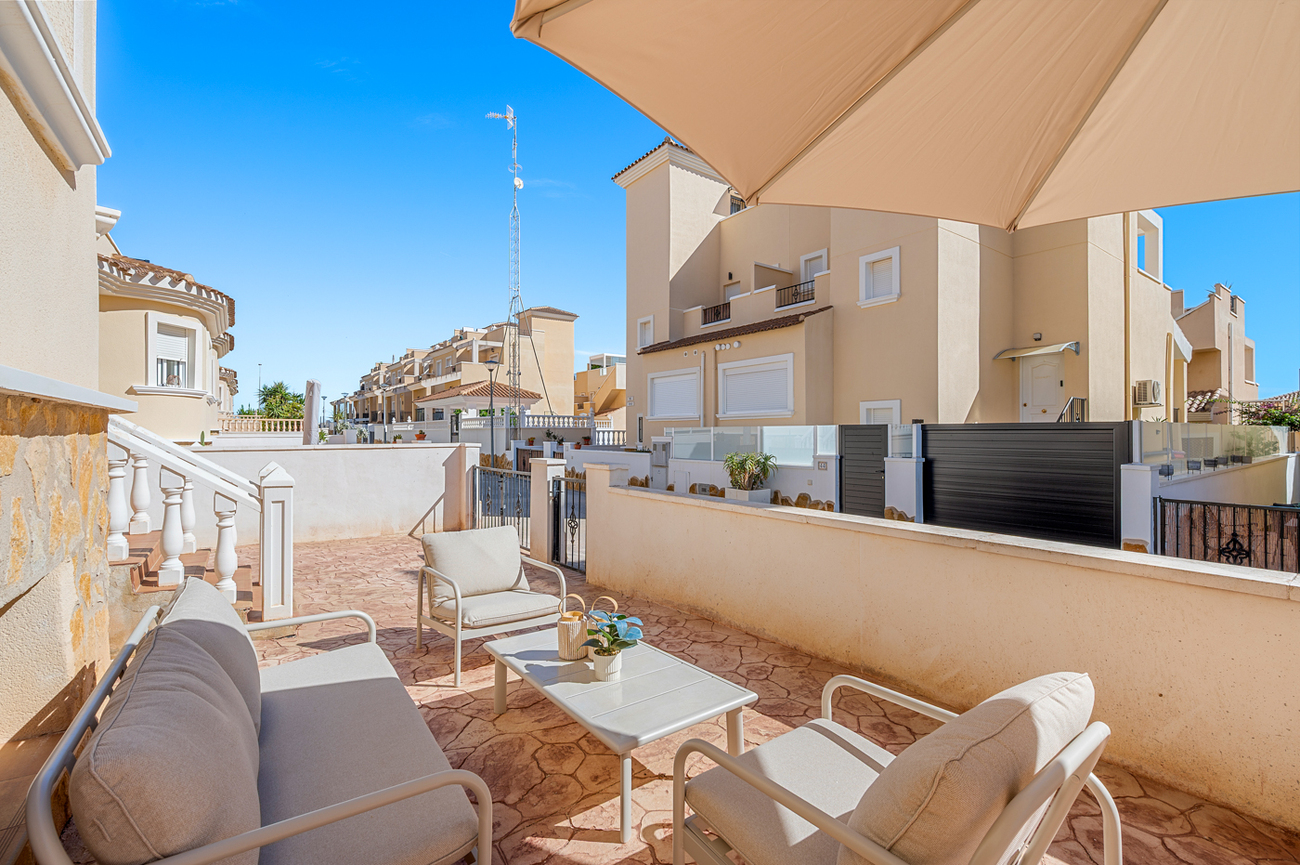 Town House in San Miguel de Salinas – YC787849