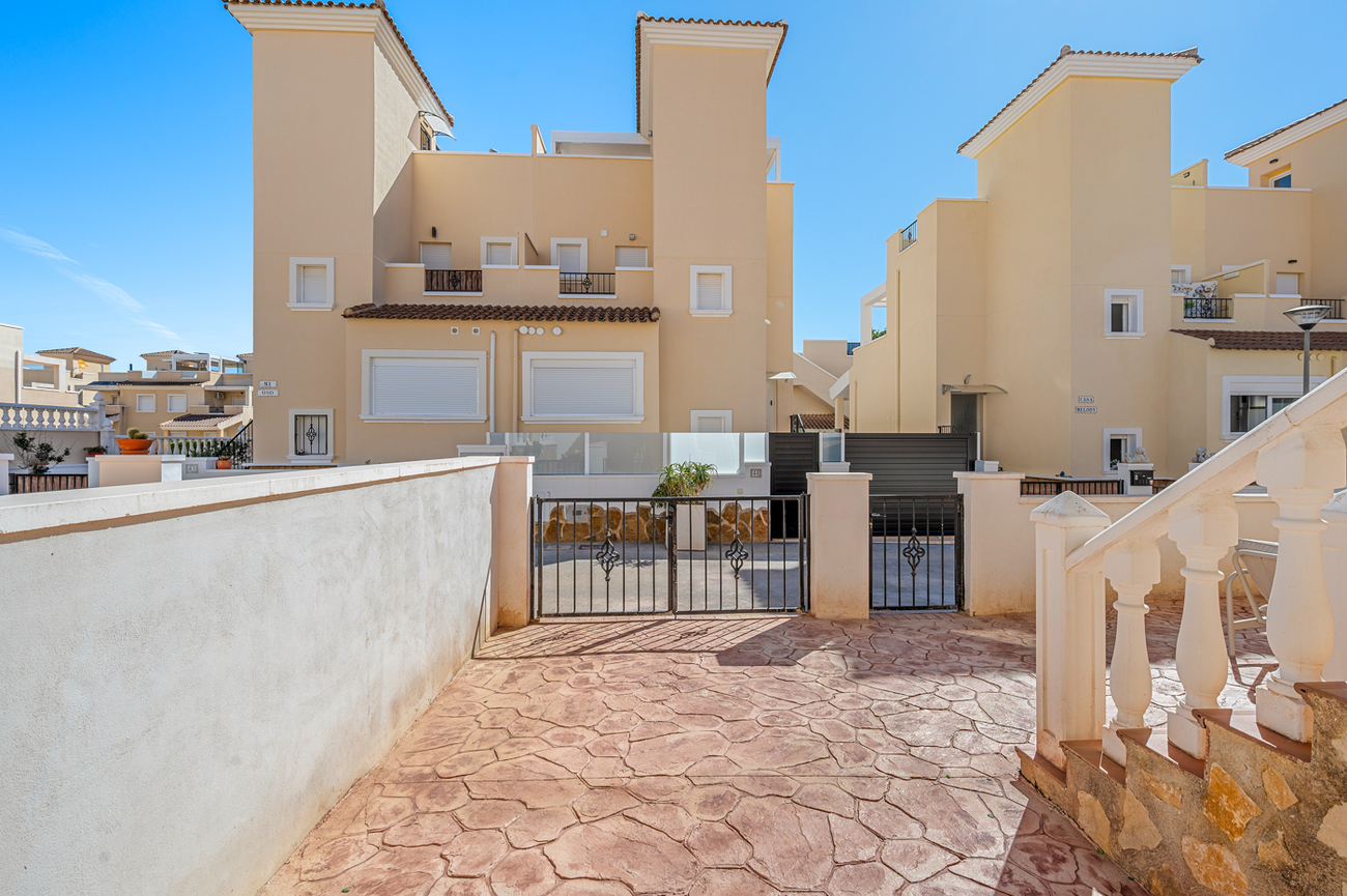 Town House in San Miguel de Salinas – YC787849