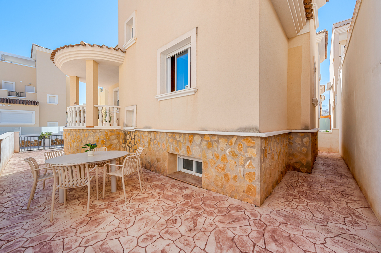 Town House in San Miguel de Salinas – YC787849