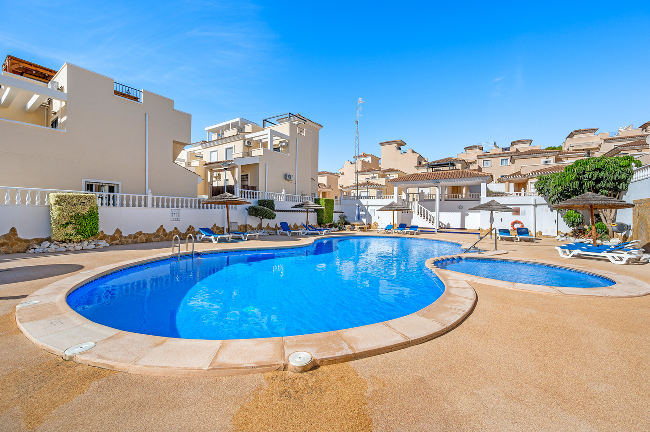 Town House in San Miguel de Salinas – YC787849