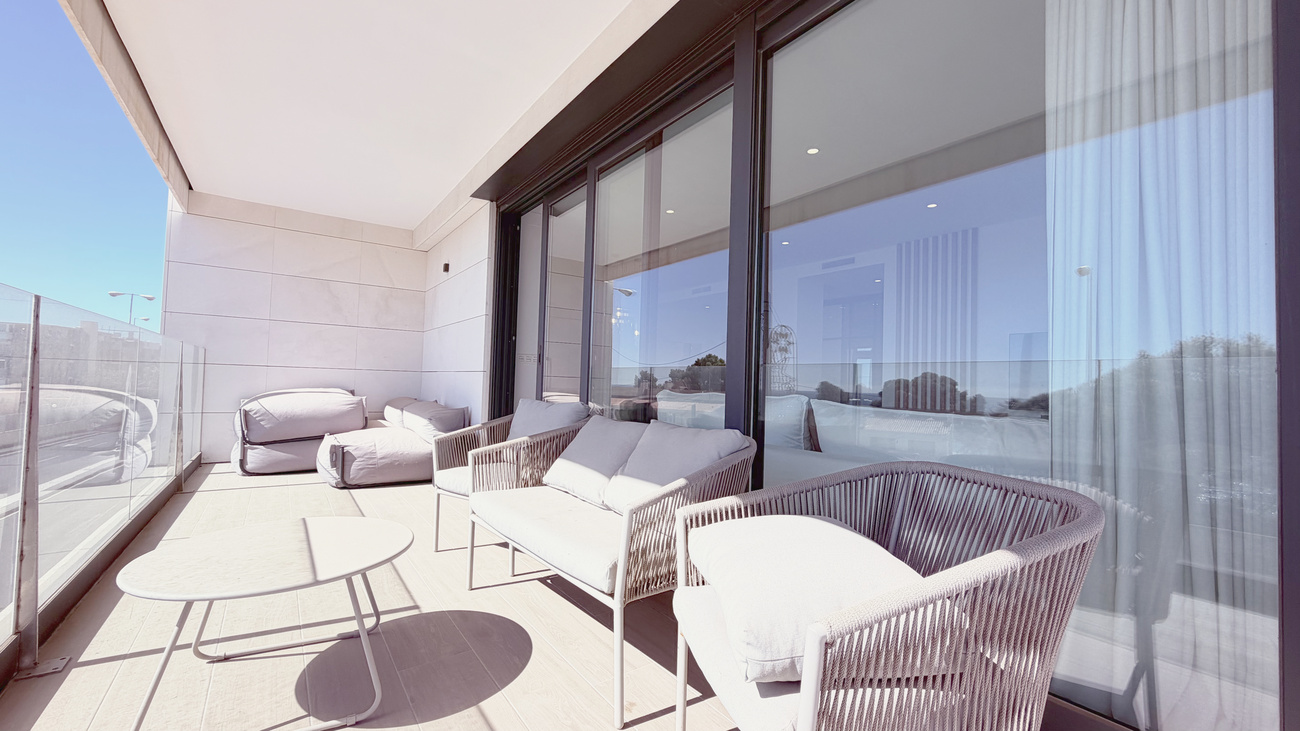 Apartamento de lujo en esquina junto a la playa de la Albufereta – Alicante – Foto 1 de 22
