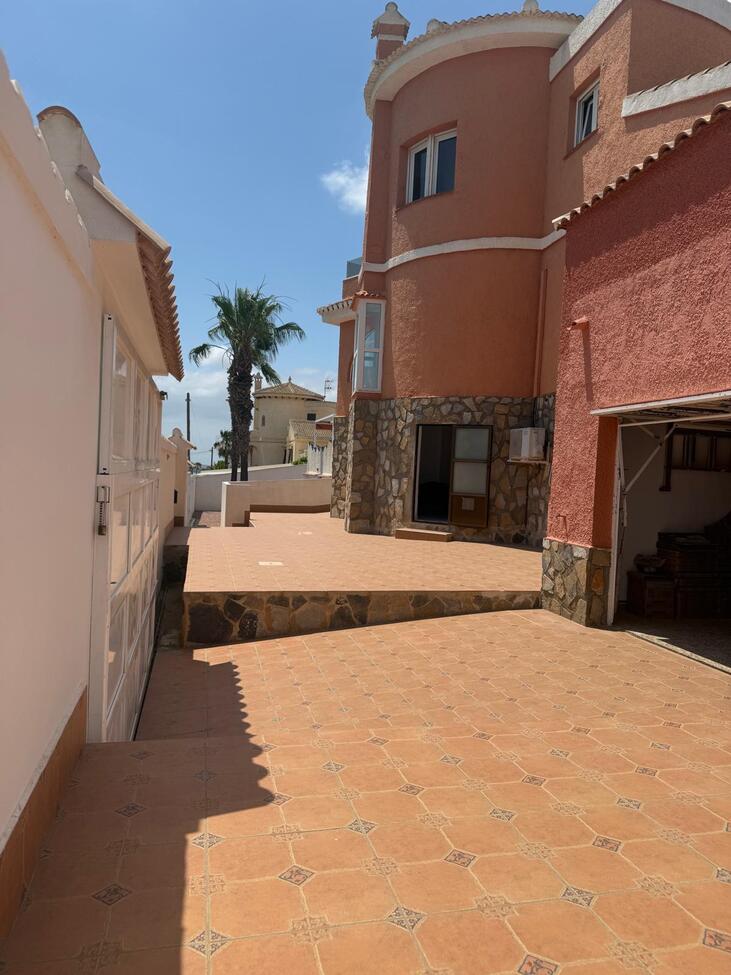 Vrijstaande villa te koop in Ciudad Quesada