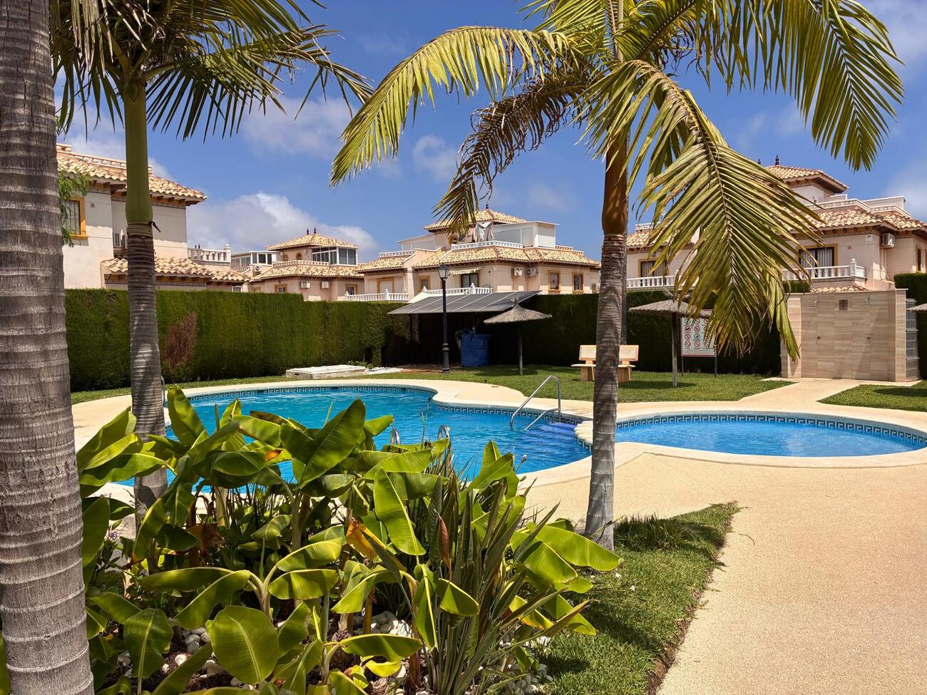 Halfvrijstaande woning te koop in Cabo Roig, Cabo Roig