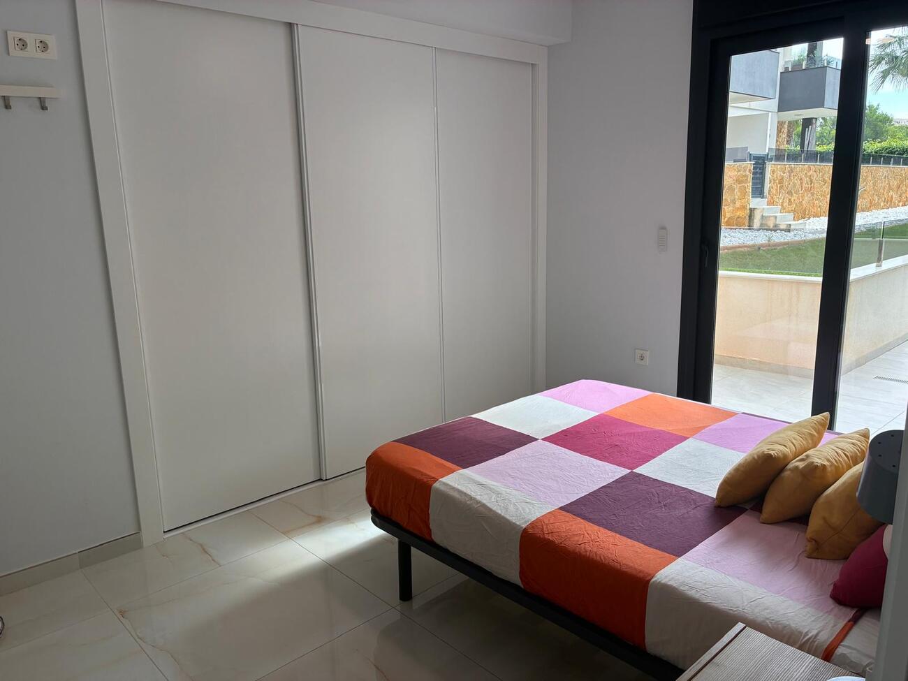 Apartment in Los Altos – YC787728