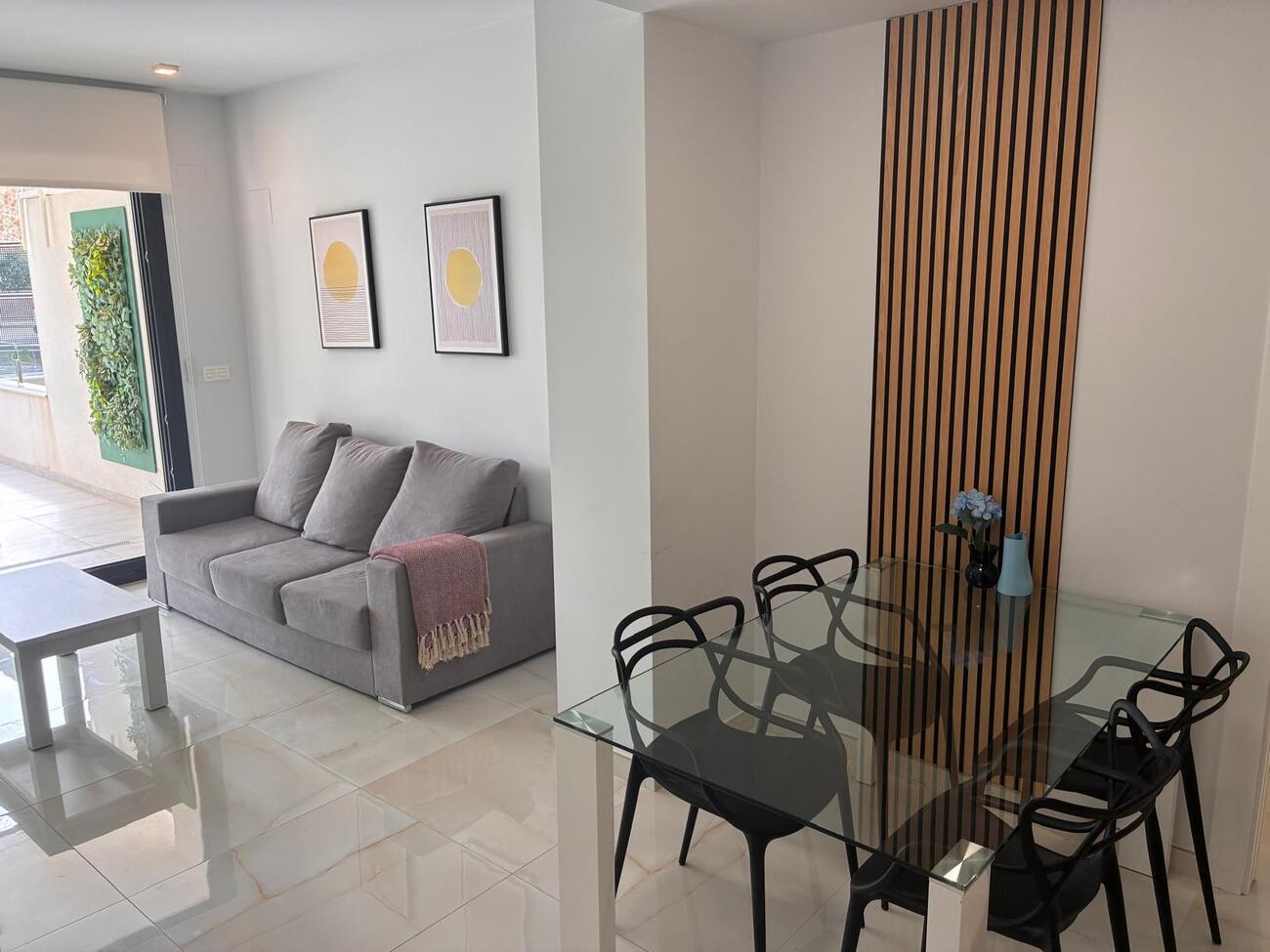 Apartment in Los Altos – YC787728