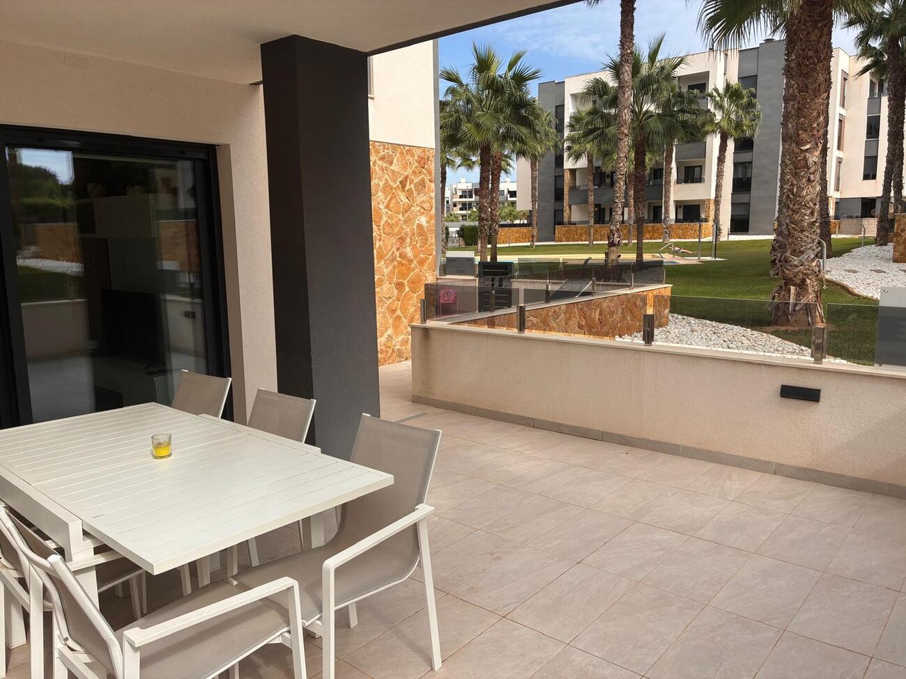 Apartment in Los Altos – YC787728