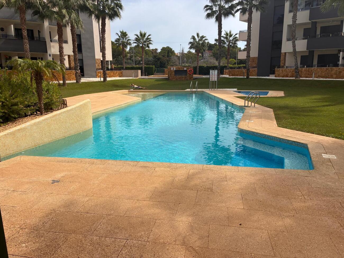Apartment in Los Altos – YC787728