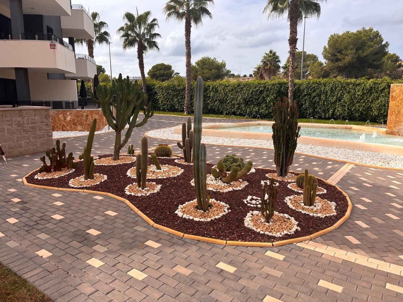 Apartment in Los Altos – YC787728