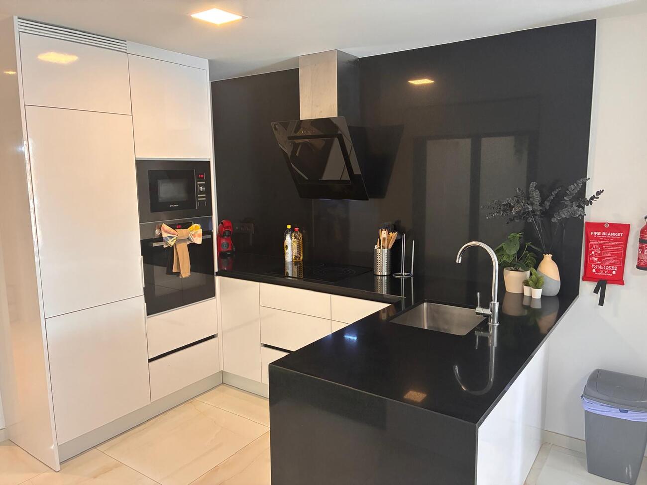 Apartment in Los Altos – YC787728