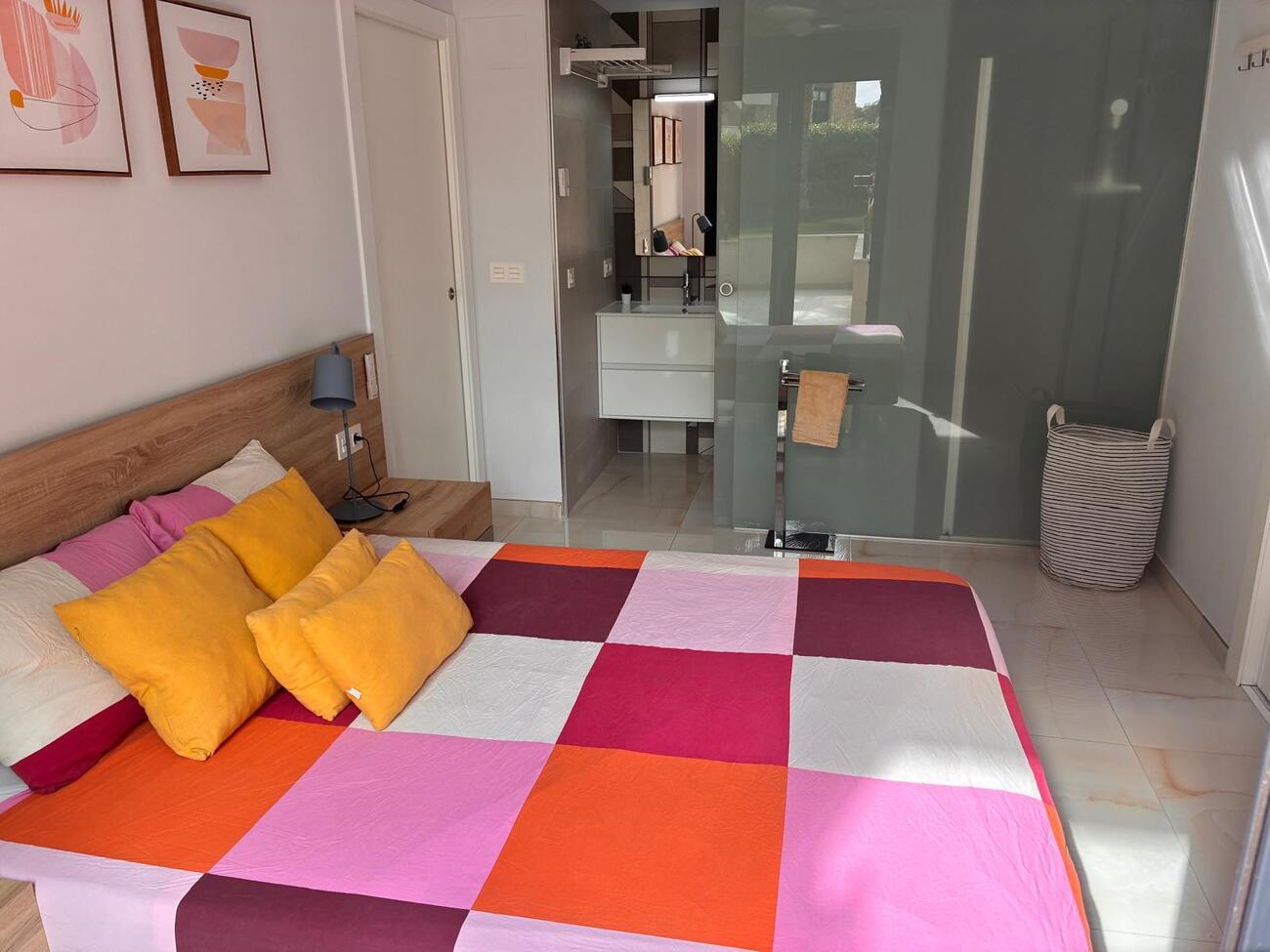 Apartment in Los Altos – YC787728