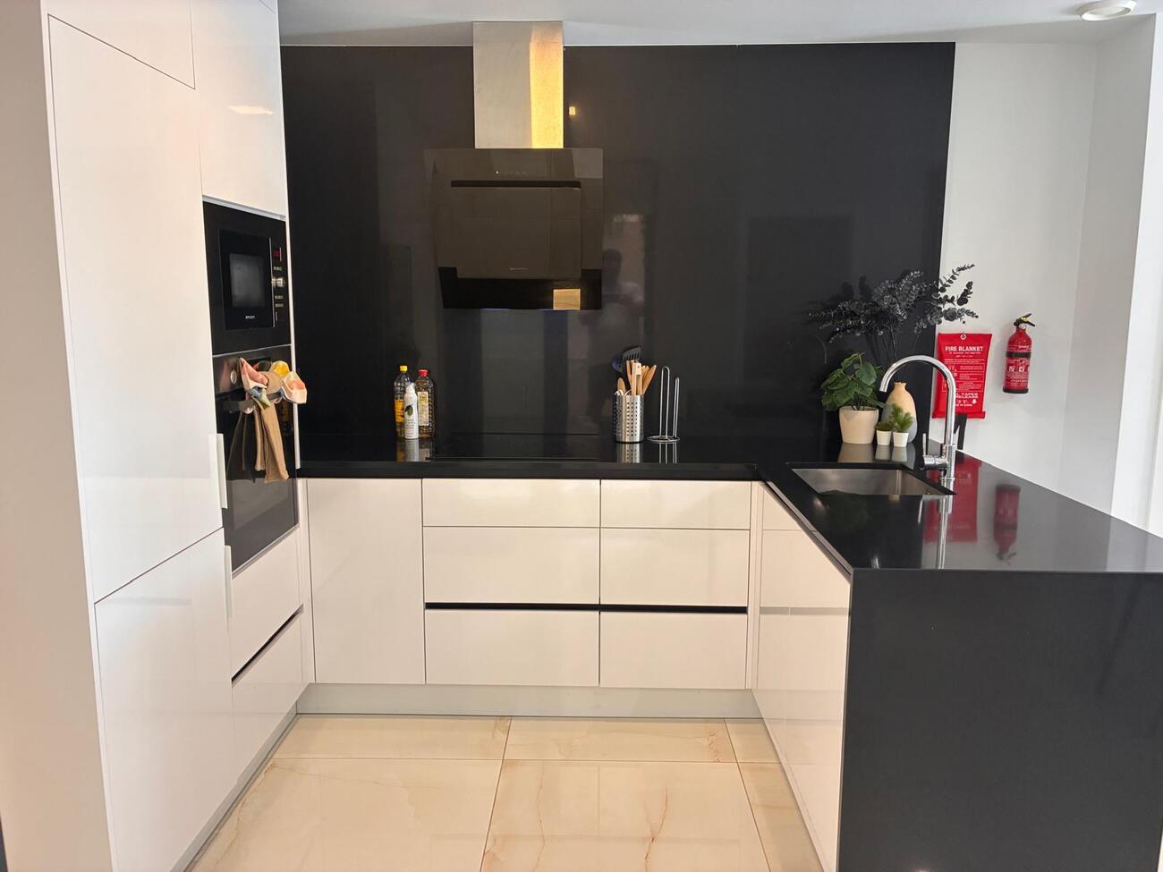 Apartment in Los Altos – YC787728