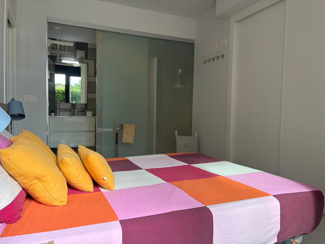 Apartment in Los Altos – YC787728