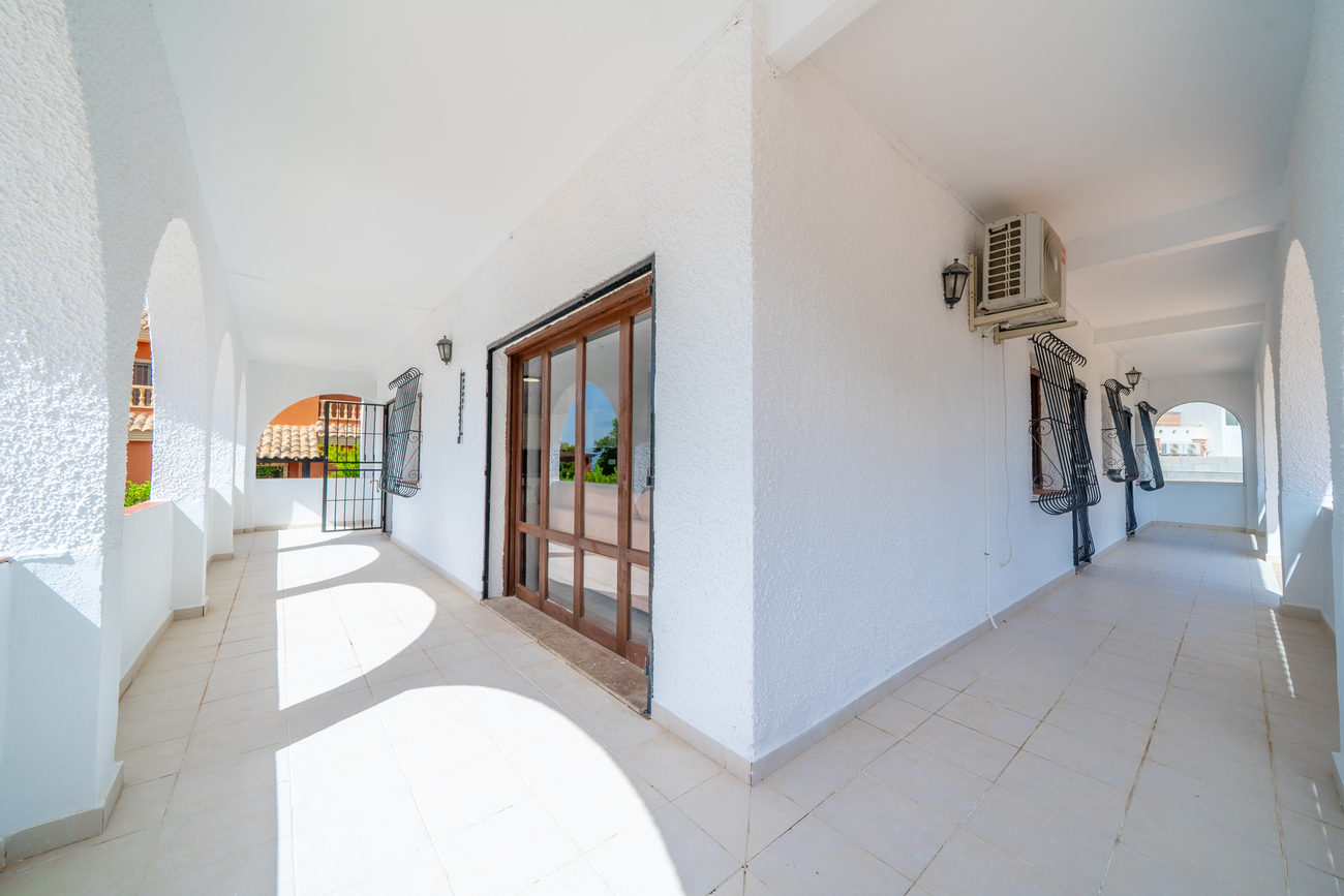 Vrijstaande villa te koop in Torrevieja