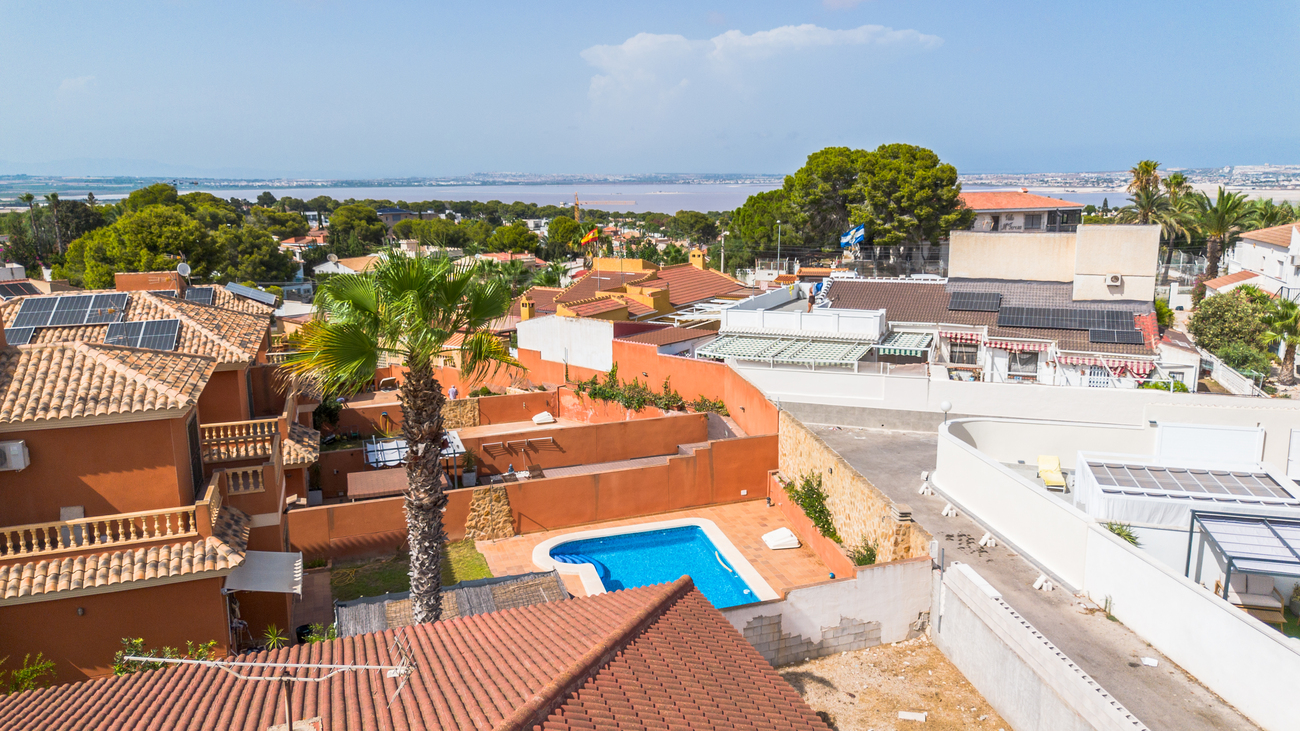 Vrijstaande villa te koop in Torrevieja