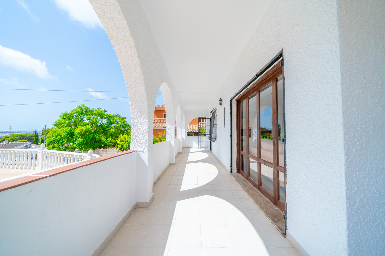 Vrijstaande villa te koop in Torrevieja