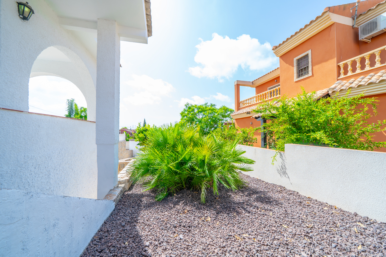 Vrijstaande villa te koop in Torrevieja
