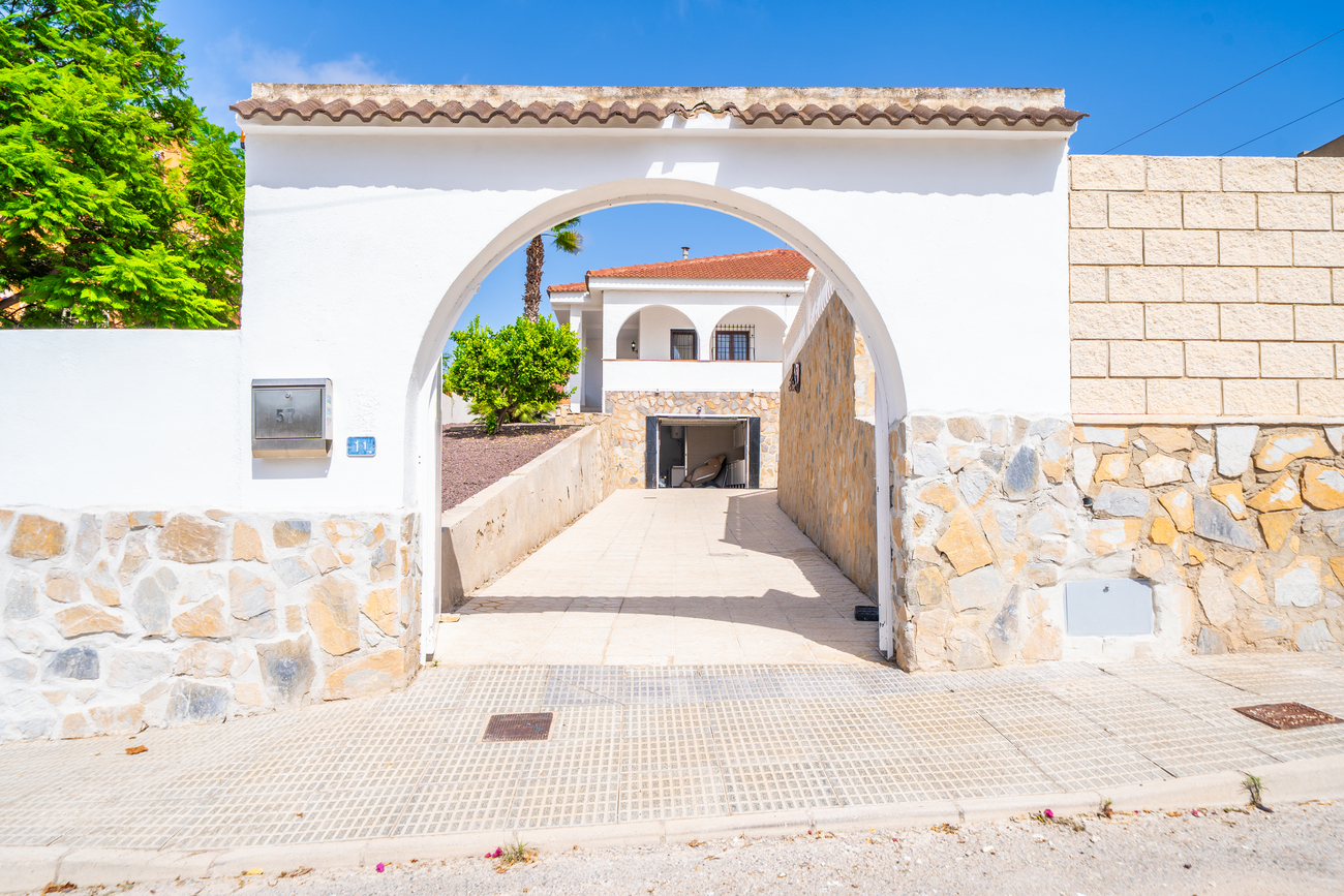 Vrijstaande villa te koop in Torrevieja