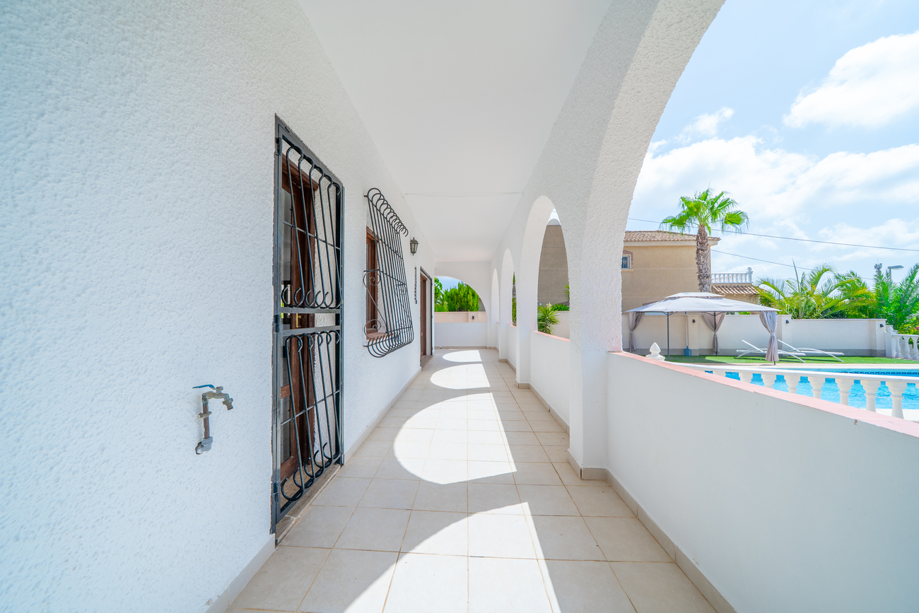 Vrijstaande villa te koop in Torrevieja