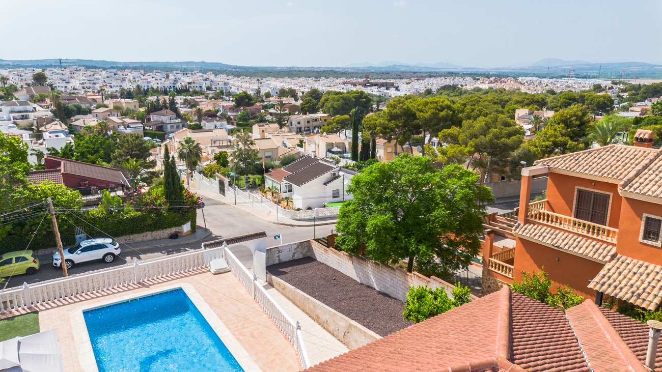 Vrijstaande villa te koop in Torrevieja