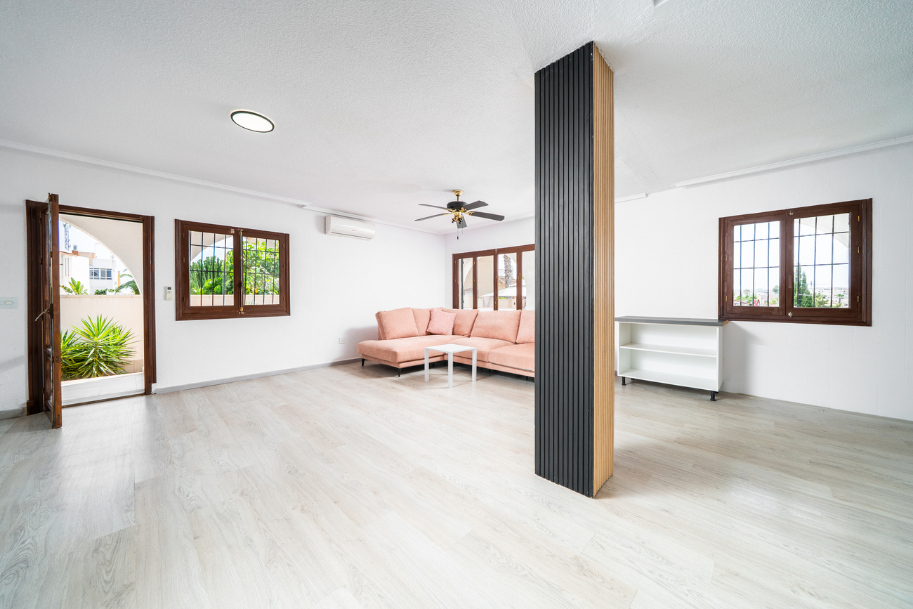 Vrijstaande villa te koop in Torrevieja
