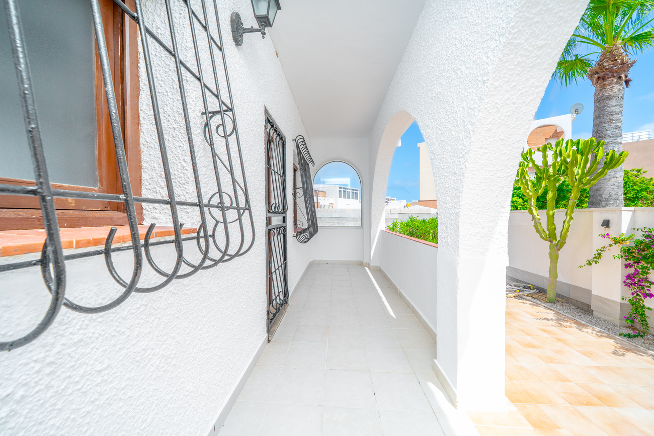 Vrijstaande villa te koop in Torrevieja