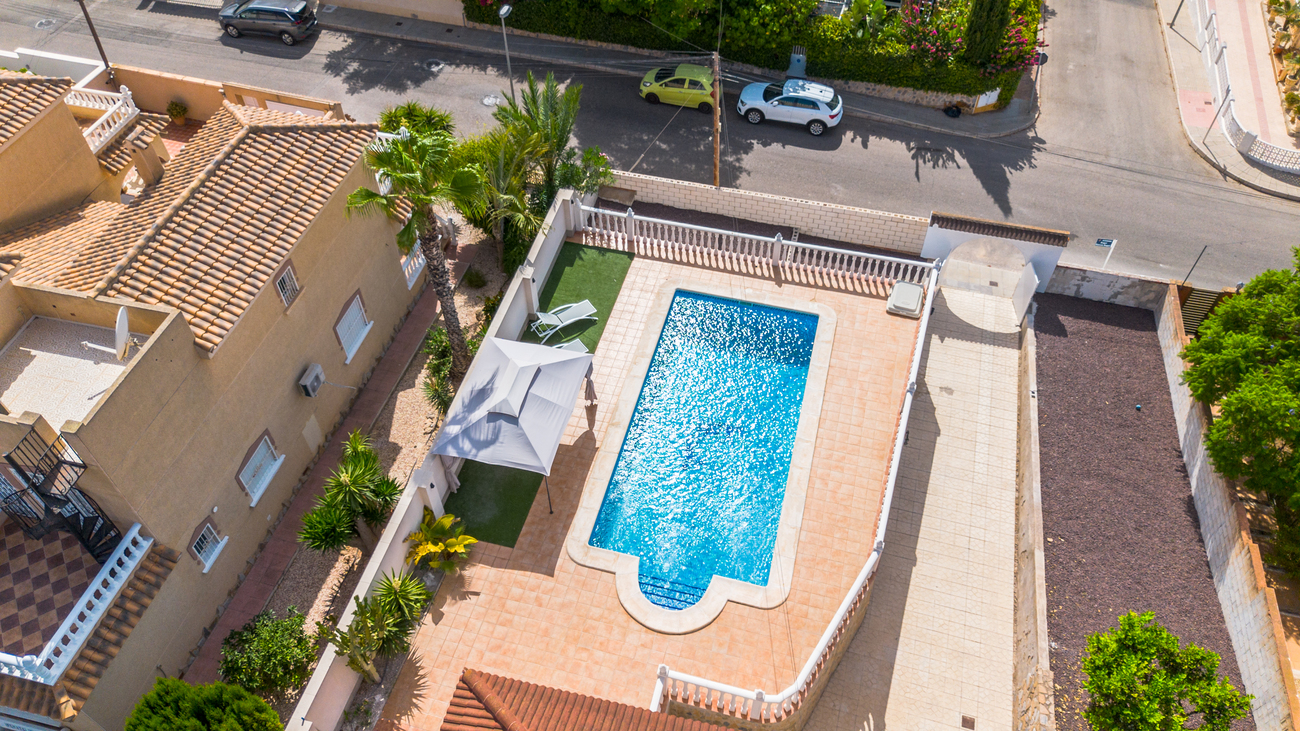 Vrijstaande villa te koop in Torrevieja