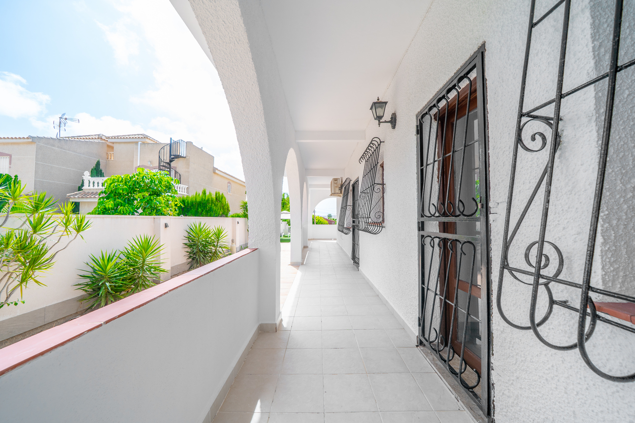 Vrijstaande villa te koop in Torrevieja