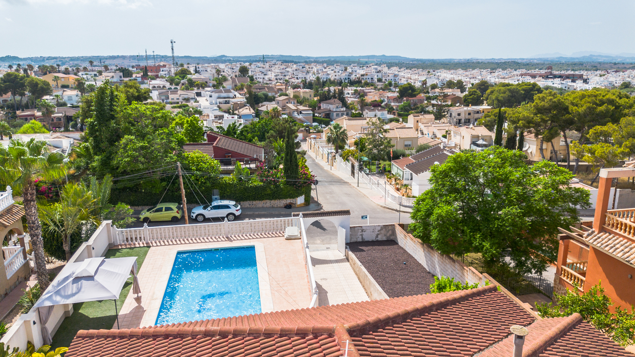 Vrijstaande villa te koop in Torrevieja