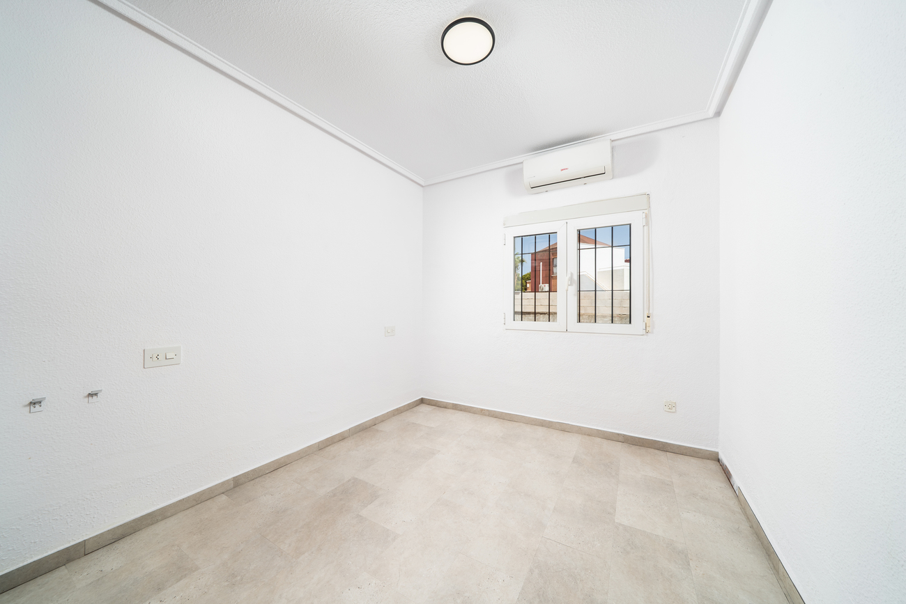 Vrijstaande villa te koop in Torrevieja
