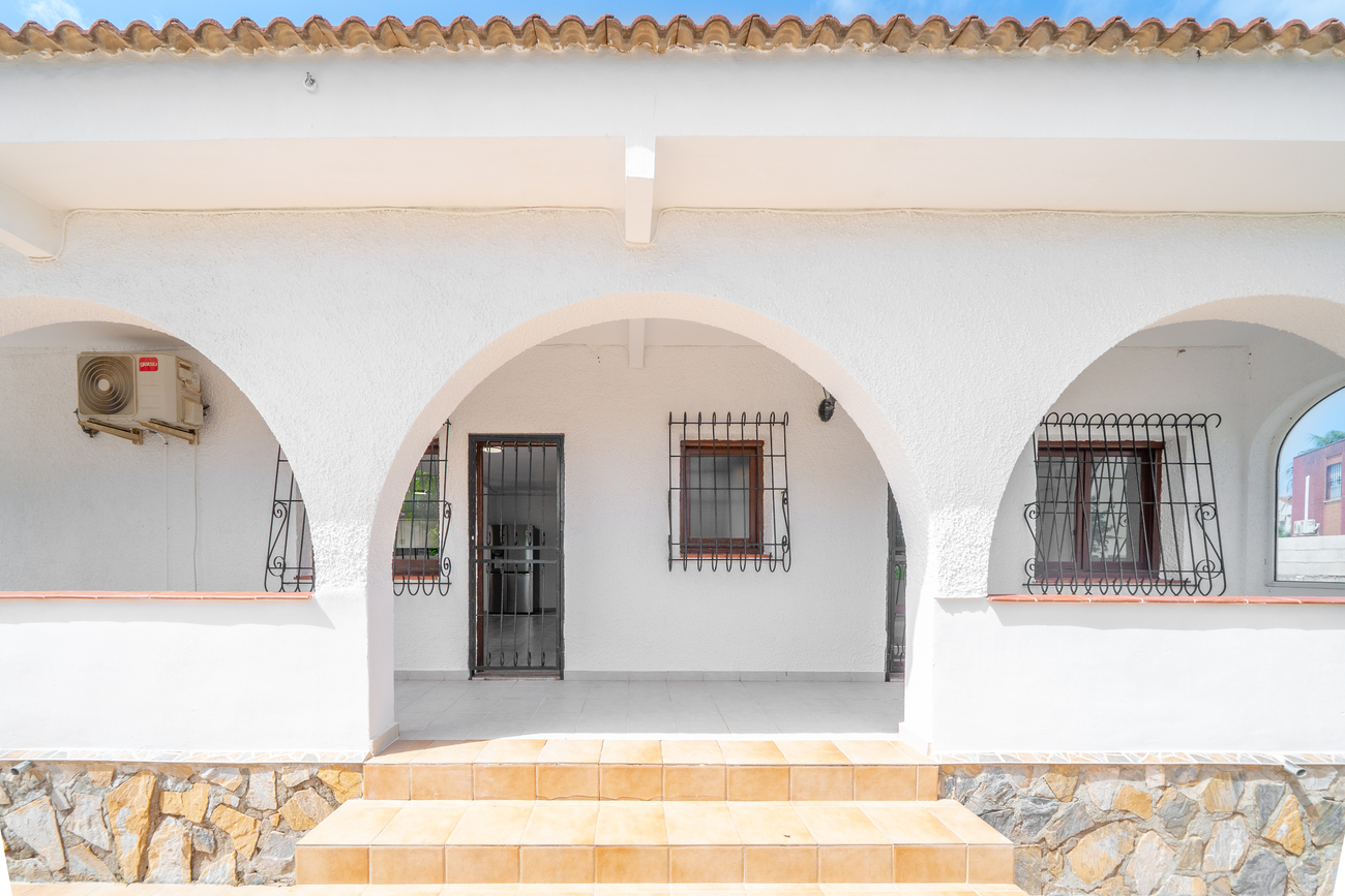 Vrijstaande villa te koop in Torrevieja